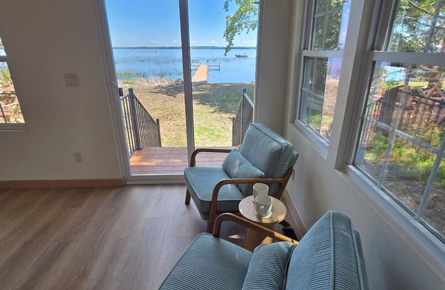 The Lily Pad: Newly Renovated, Lakefront Retreat on Shawano Lake, Sleeps 6