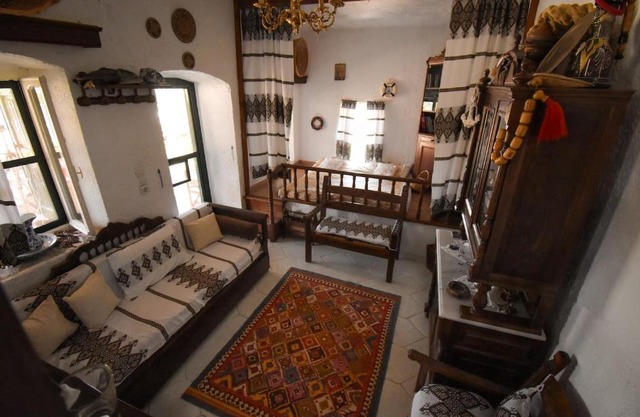 The little house on the hill of Myrties