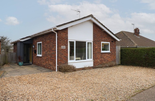 THE LOBSTER POT, pet friendly, country holiday cottage in Overstrand