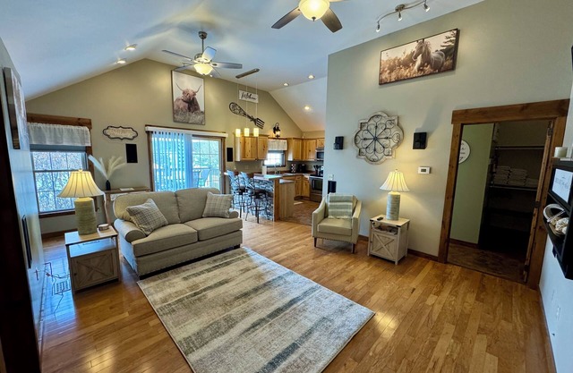 The Loft- 1.3 Miles to World Equestrian Center.Beautiful Country Setting