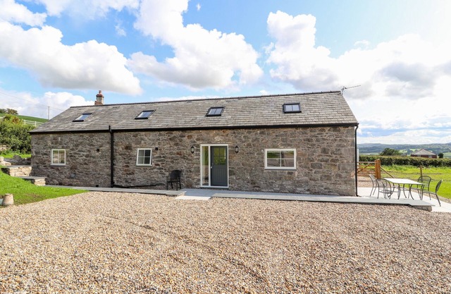 THE LOFT, family friendly, character holiday cottage in Mold