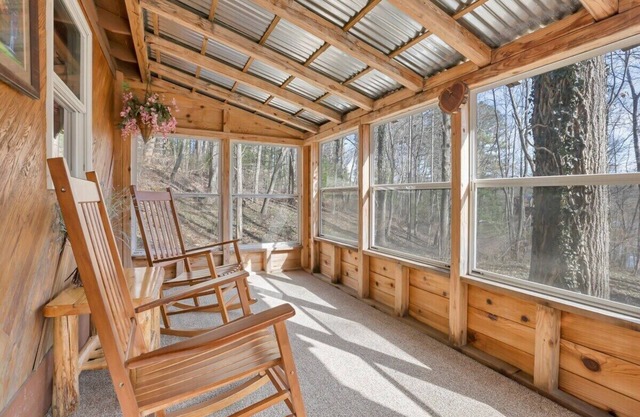 The Love Shack (Hocking Hills Area)