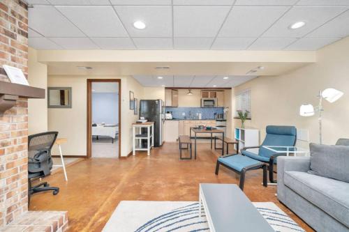 The Lux in Lakewood. Minutes from Red Rocks. Hikes