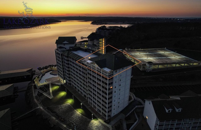 The Luxury High-Rise Lake Life! PENTHOUSE UNIT @ THE TOWERS: Indoor Pool, HotTub