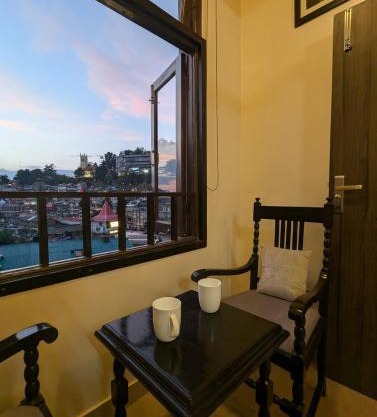 The Mall Ethos - On Mall Road - Kitchen - Sleeps 4