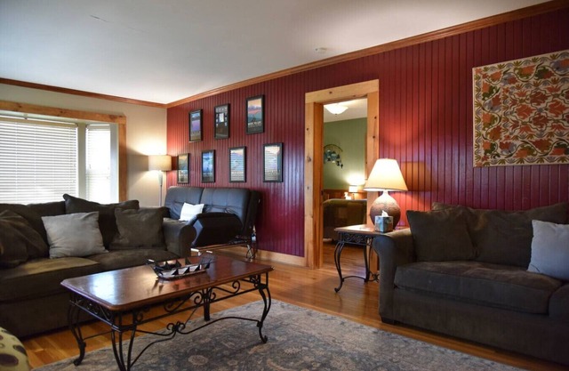 The McCloud Vacation Home on Mt. Shasta Sleeps 10+