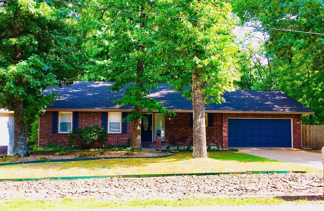 The Melanie House at Bella Vista - 7 miles to the Bentonville Square