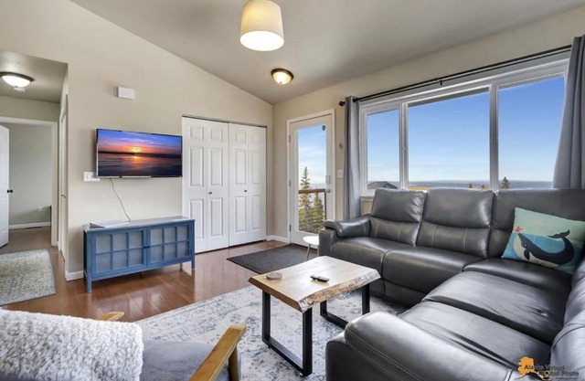 The Mountain Top Escape w/Scenic Views & Trails