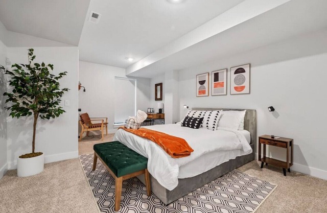 The Mr. Rogers Room|Private Room on Arch Street