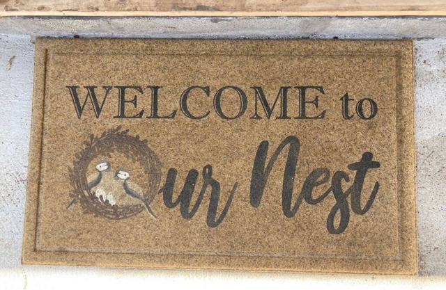 The Nestle Inn, walk to Historic Downtown Square. Centrally located.