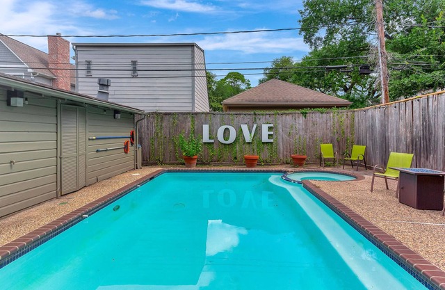 The Oasis at West U - Topside Urban Beat w/Pool