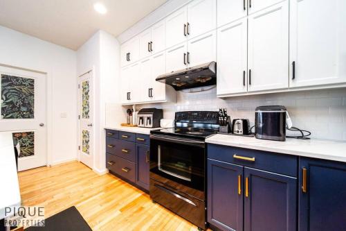The Obsolete Suite - King Bed - Fireplace - Pet Friendly