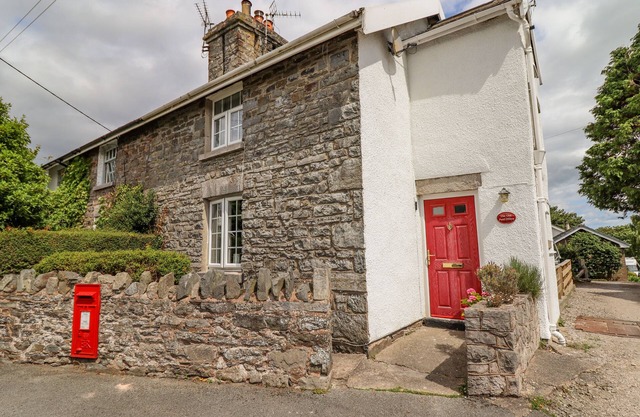 THE OLD POST OFFICE, pet friendly, with open fire in Old Colwyn