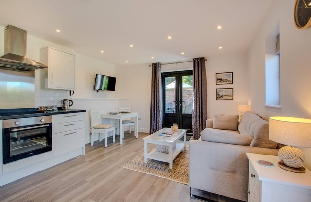 The Old Stables - One Bedroom House, Sleeps 2