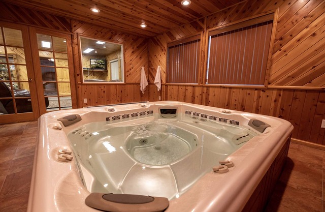The Outback: w/Hot tub+Tennis