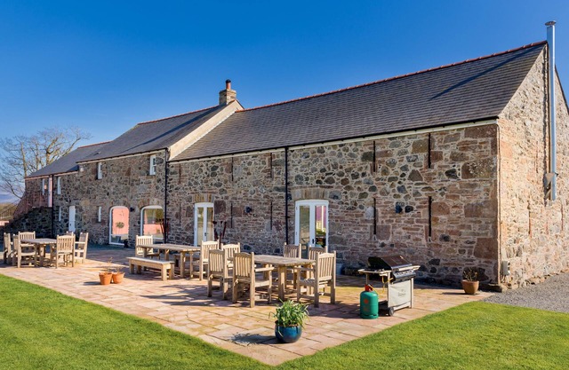 THE OUTBUILDINGS, pet friendly, luxury holiday cottage in Llangaffo