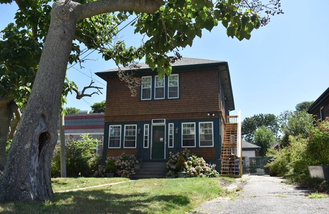 The Peaceful Puffin - 2-bedroom apartment with AC in Newport, RI