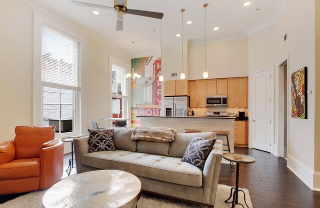 The Pulse- in the Heart of the Big Easy! French Quarter, Superdome, Streetcar