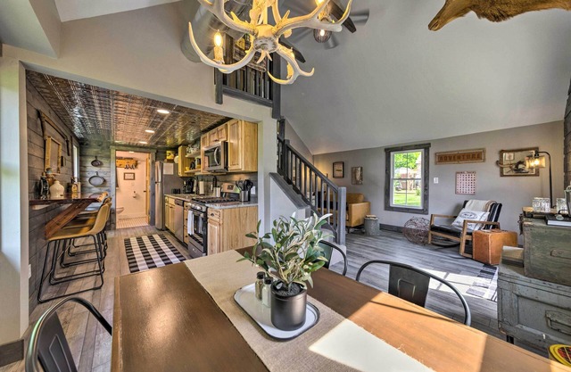 ‘The Reubling House’ - Modern-Rustic Cabin!