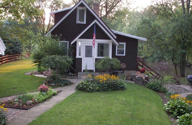 The River House of Alaska, Michigan located Southeast Grand Rapids, pet friendly