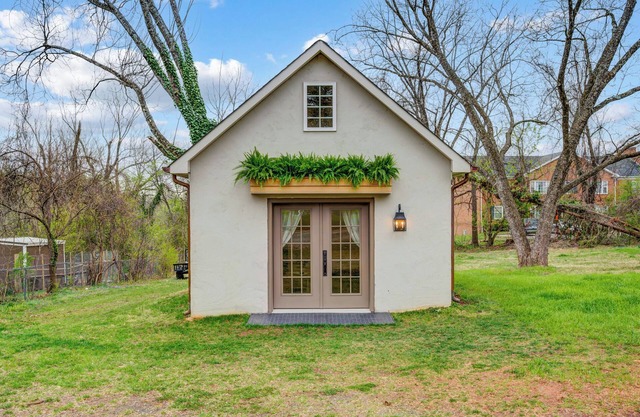 The Sleepy Fox Cottage: A Cozy Getaway with a Touch of History
