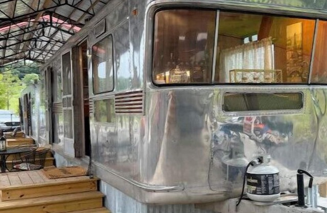 The Spartan Village - A Retro Trailer Coach Resort - 1955 Spartan Mansion #2