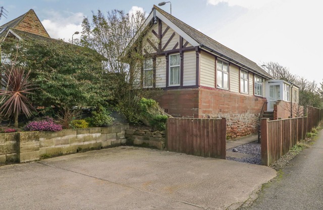 THE STATION HOUSE, pet friendly, character holiday cottage in St Bees