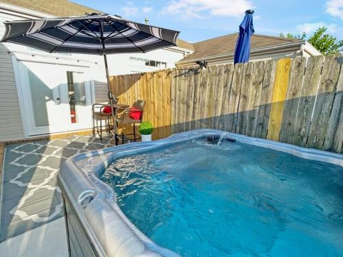The Stay at Steuben Hot Tub 2 houses 6 BR