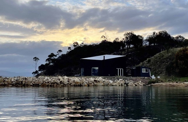The Studio - Seclusion by the water with your own private beach.