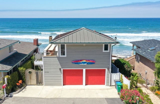 The Surf Shack- Amazing Ultra-Custom Beachfront Home
