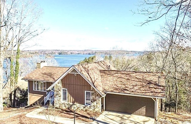 The View on Lake Lanier lake view & dock.