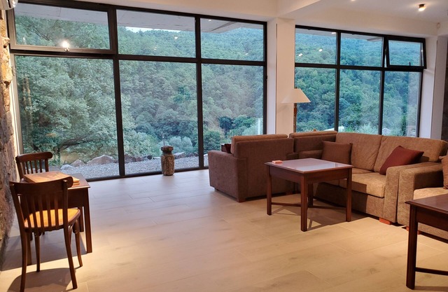 The Whispering Oaks Retreat a Luxury villa with AC in picturesque Vahagnadzor