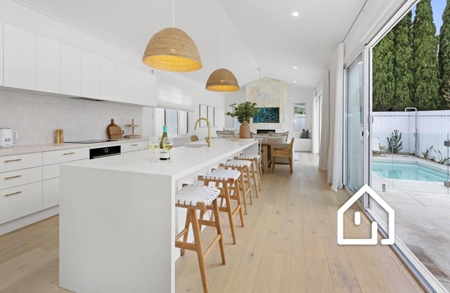 The White Haven *1 NIGHT FREE* Walk to Everything in Sorrento