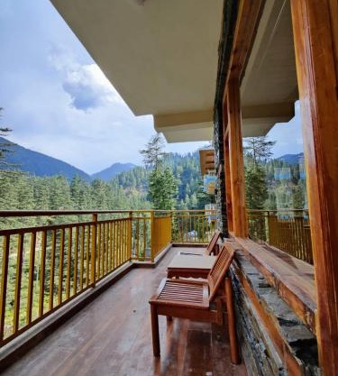 The Woodpecker Cafe & Inn, Jibhi