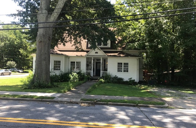The Zen-ter BNB Suite #1 in the Heart of Carrollton Georgia