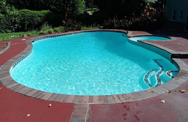 Theater, heated pool/hot tub near HPU/Market