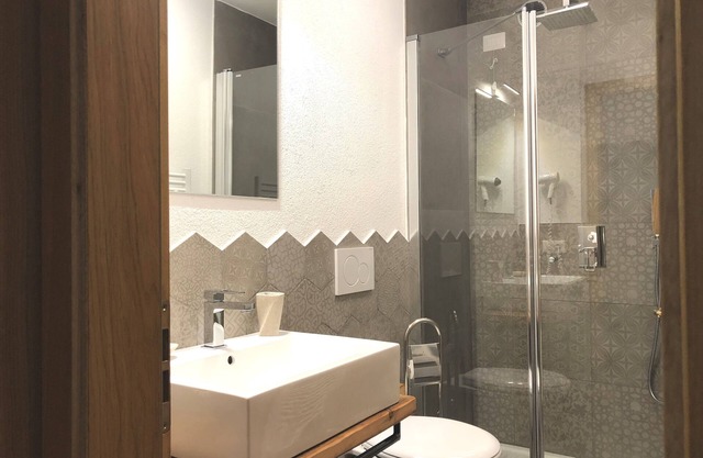 THIRD FLOOR APARTMENT WITH LARGE BALCONIES