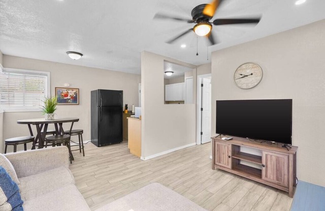 This apartment is a 1 bedroom(s), 1 bathrooms, located in El Paso, TX.