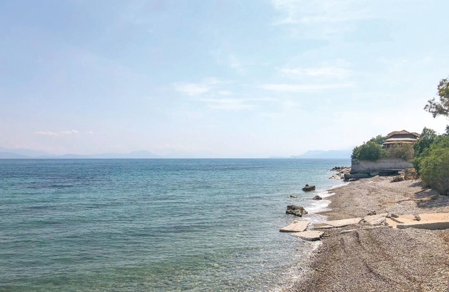 This beautiful apartment is located only 30 m from the beach in the coastal village of Melissi.