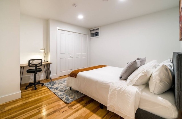 This house is a 1 bedroom(s), 1 bathrooms, located in Rochester, NY.