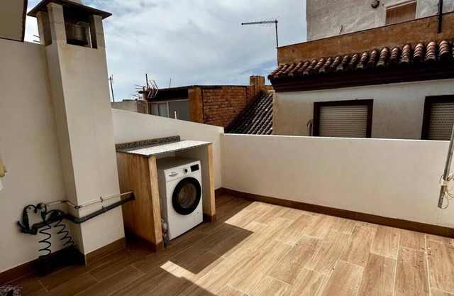 This house is a 2 bedroom(s), 2 bathrooms, located in Lanjarón, Andalucía.