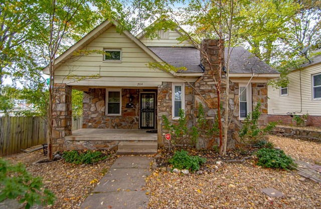 This is a gorgeous loft that is located in the HEART of Little Rock
