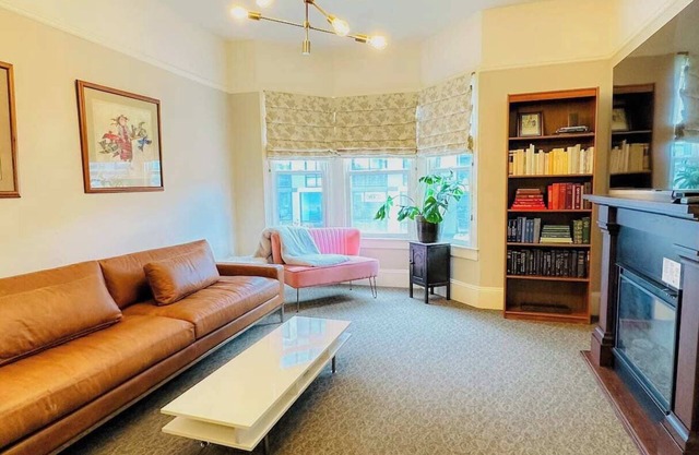 This other is a 5 bedroom(s), 2 bathrooms, located in San Francisco, CA.