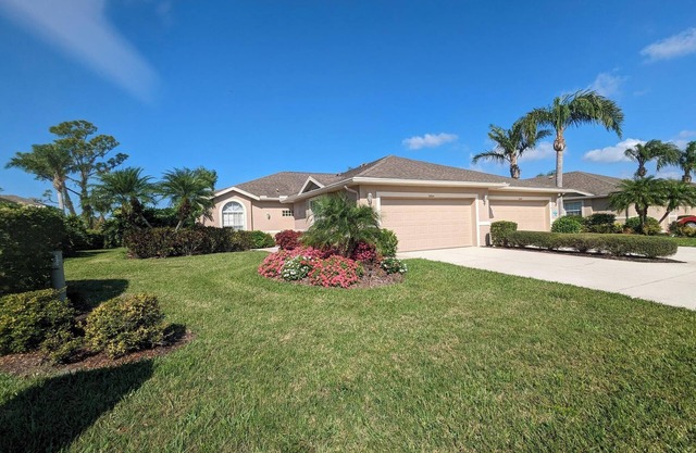 This villa is a 2 bedroom(s), 2 bathrooms, located in Sarasota, FL.