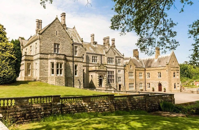 Thistlebrook Hall - Ten Bedroom Villa, Sleeps 20