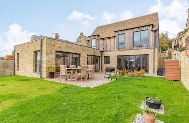 Three bedroom dog friendly holiday home in the Cotswolds - The New Bakehouse