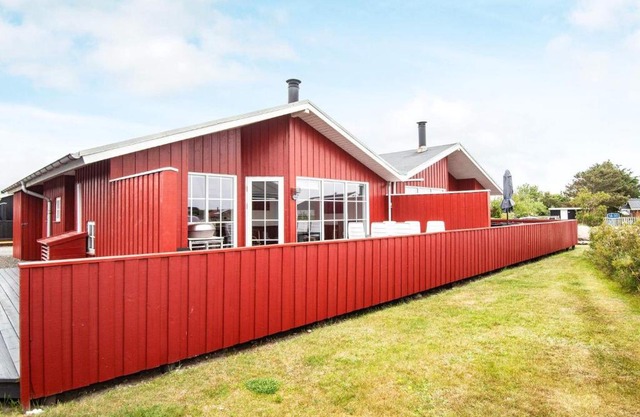 Three-Bedroom Holiday home in Hvide Sande 2