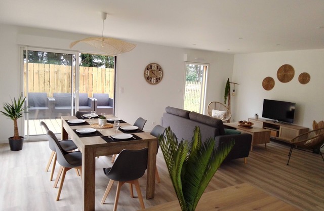 "Ti-Coat" new single-storey wooden house in Quimperlé