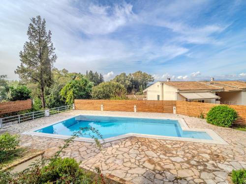 Tilia Tree Luxury apartment - Vast Pool and BBQ