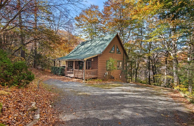 Timber Lodge - Private, Serene Cabin with Game Room for Kids
